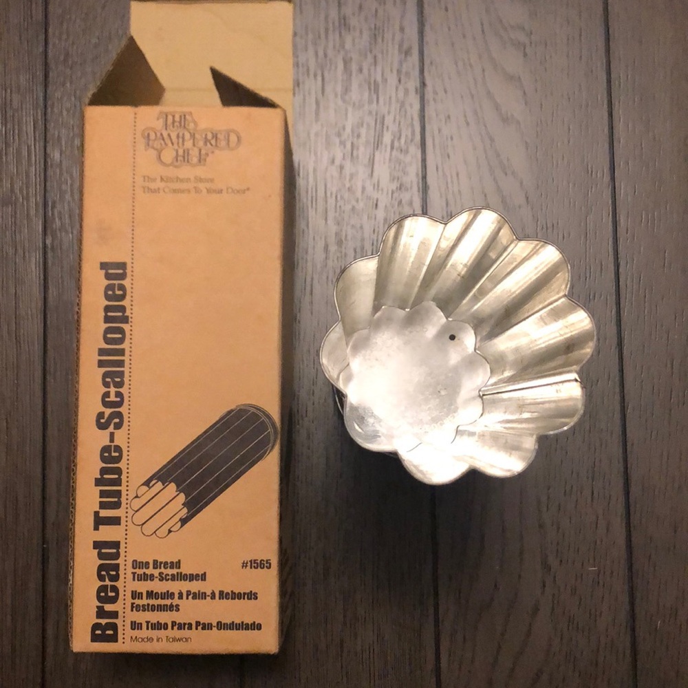 Pampered Chef valtrompia bread tube scalloped